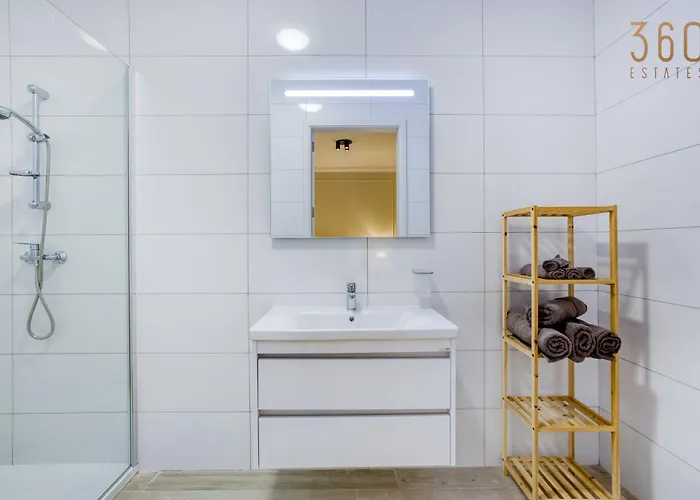 Tastefully Designed 3br In With Wifi By 360 Estates Apartament *