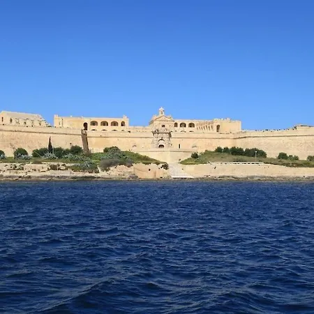 Tastefully Designed 3br In With Wifi By 360 Estates Gzira