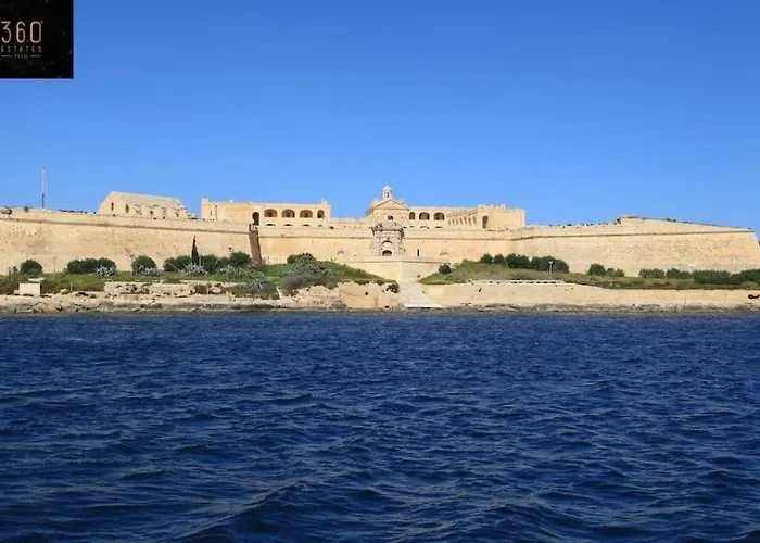 Tastefully Designed 3br In With Wifi By 360 Estates Gzira